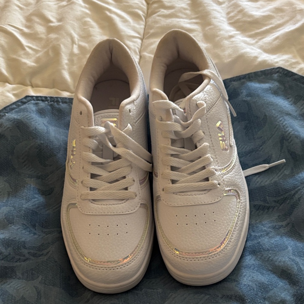 Fila Classic White Leather Sneakers - Picture 12 of 13